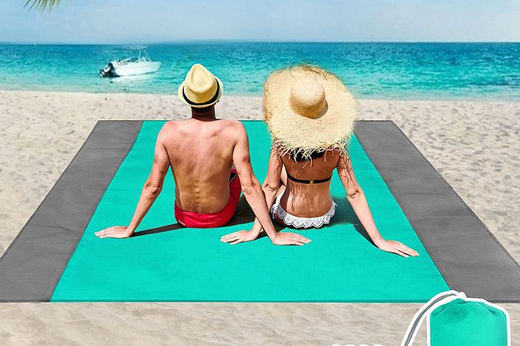 Custom creations personalized beach blankets (1)