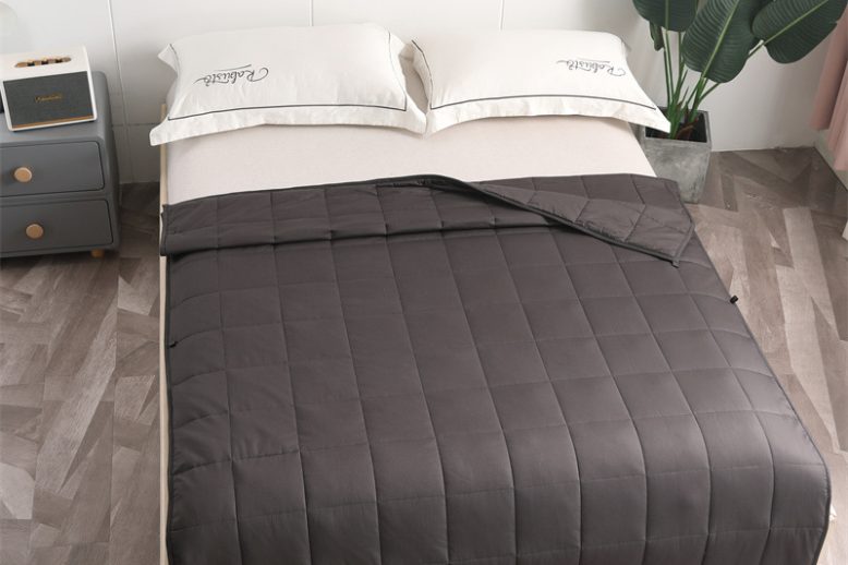 Design your dream custom weighted blanket here (3)