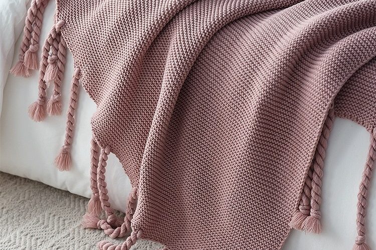 Personalized knitted blankets with custom options (2)